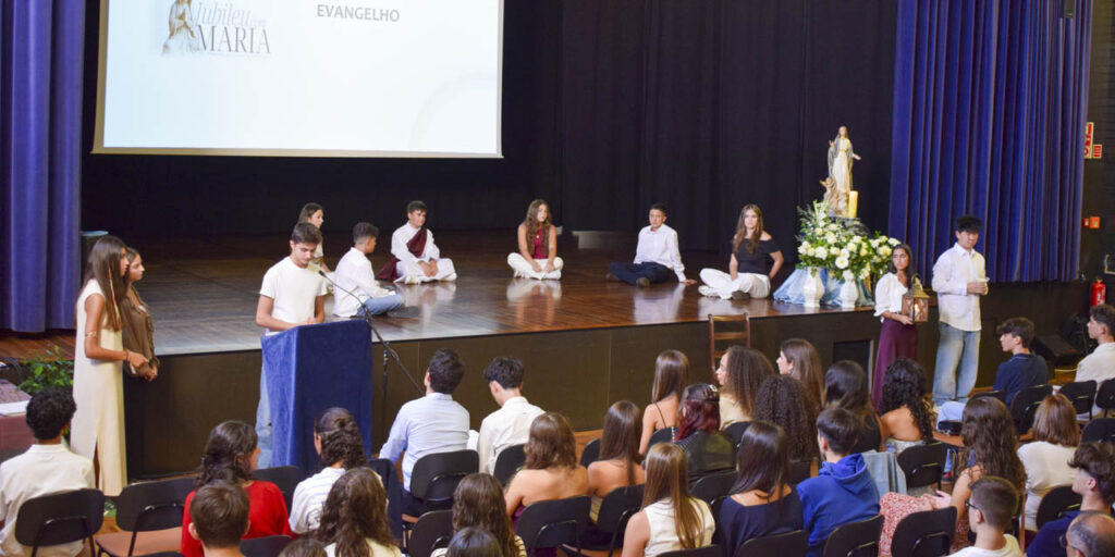 Esta imagem não tem texto alternativo. O nome do ficheiro é: Celebracao-de-finalistas-no-CCMI.jpg