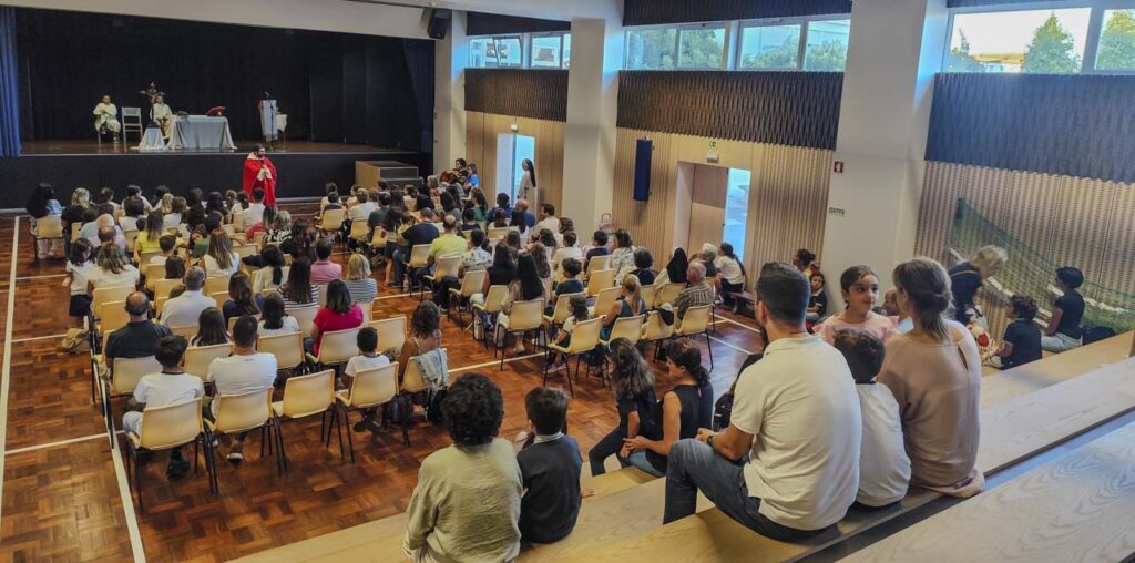 Esta imagem não tem texto alternativo. O nome do ficheiro é: Comunidade-do-Colegio-Nossa-Senhora-de-Fatima-inicia-o-ano-pastoral-2025-2026.jpg