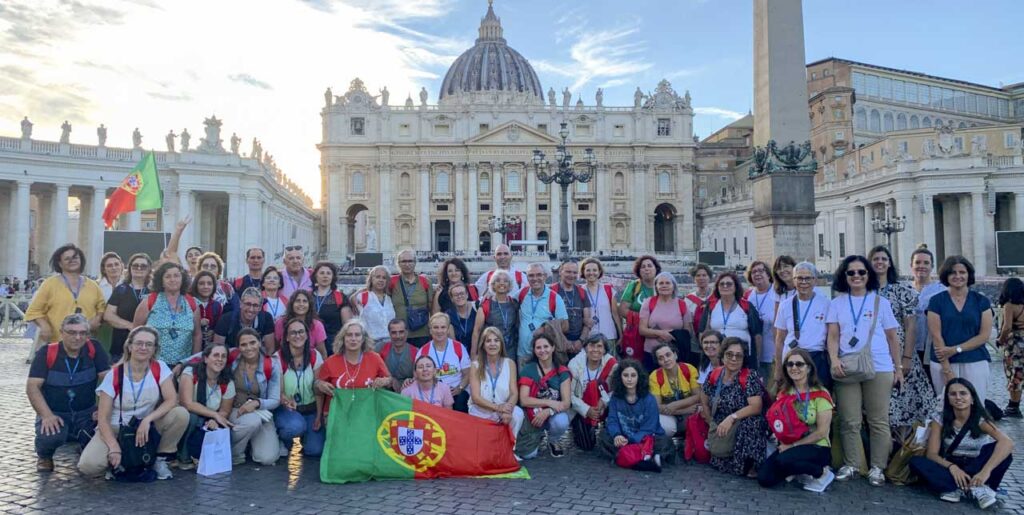 Esta imagem não tem texto alternativo. O nome do ficheiro é: Catequistas-de-Leiria-Fatima-viveram-em-Roma-o-Jubileu-da-esperanca.jpg