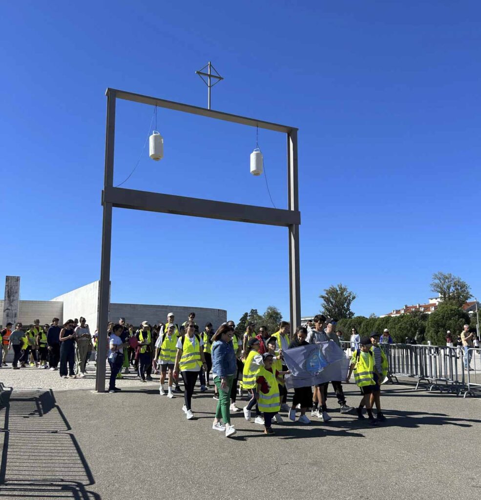 Esta imagem não tem texto alternativo. O nome do ficheiro é: Comunidade-do-CCMI-em-Peregrinacao-Jubilar-a-Fatima.jpg