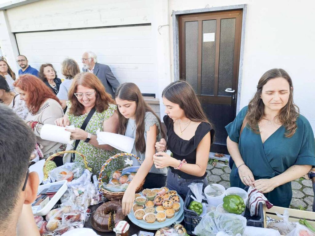 Esta imagem não tem texto alternativo. O nome do ficheiro é: Paroquia-da-Barosa-celebra-Acolhimento-e-Colheitas.jpg