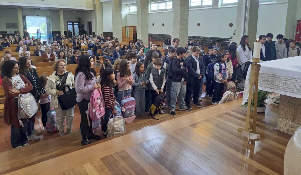Esta imagem não tem texto alternativo. O nome do ficheiro é: Paroquia-de-Pedreiras-celebra-primeira-Bencao-das-Mochilas.jpg