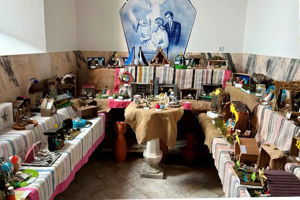 Esta imagem não tem texto alternativo. O nome do ficheiro é: Alunos-expoem-presepios-e-embelezam-o-Natal-das-comunidades.webp