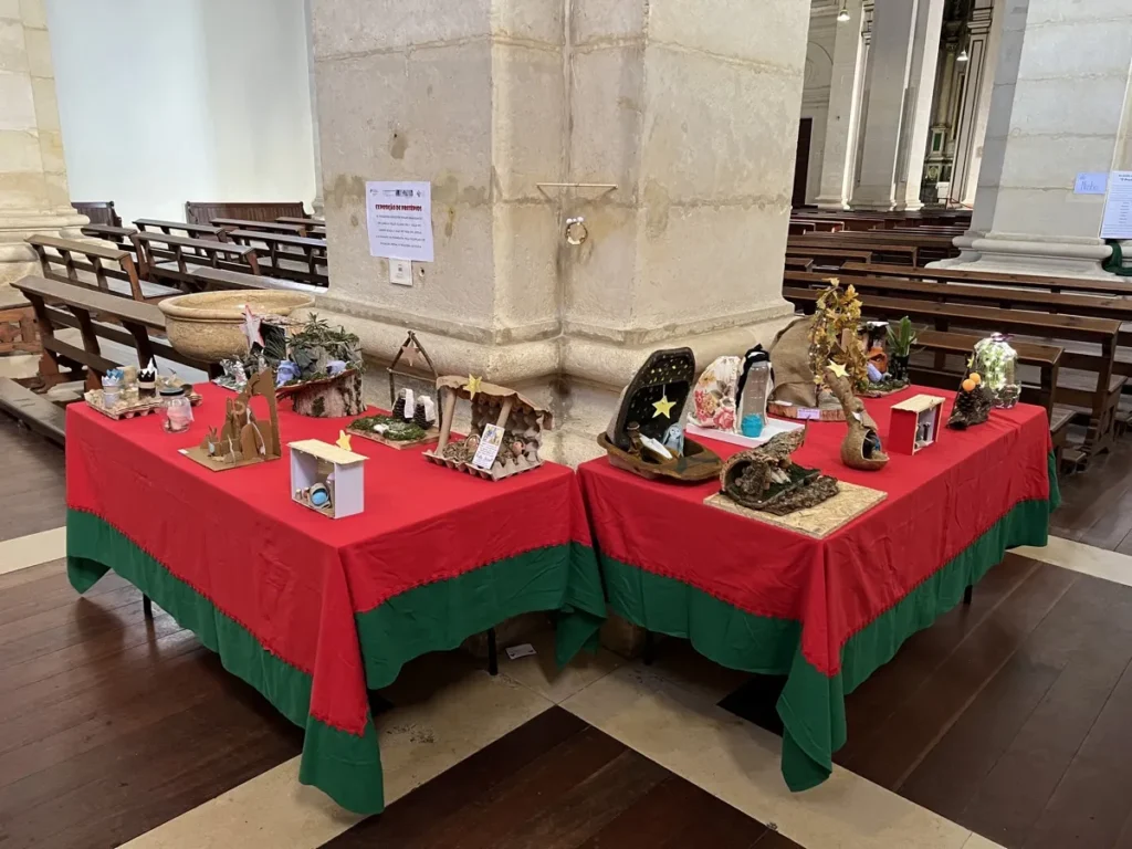 Esta imagem não tem texto alternativo. O nome do ficheiro é: Catedral-acolhe-exposicao-de-presepios-dos-alunos-do-Jardim-Escola-Joao-de-Deus.webp