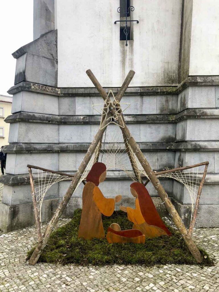 Esta imagem não tem texto alternativo. O nome do ficheiro é: Presepio-da-igreja-matriz-de-Monte-Real.jpg