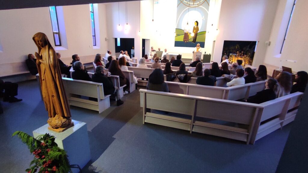 Esta imagem não tem texto alternativo. O nome do ficheiro é: Colaboradores-da-curia-diocesana-juntam-se-para-celebrar-o-Natal.jpg