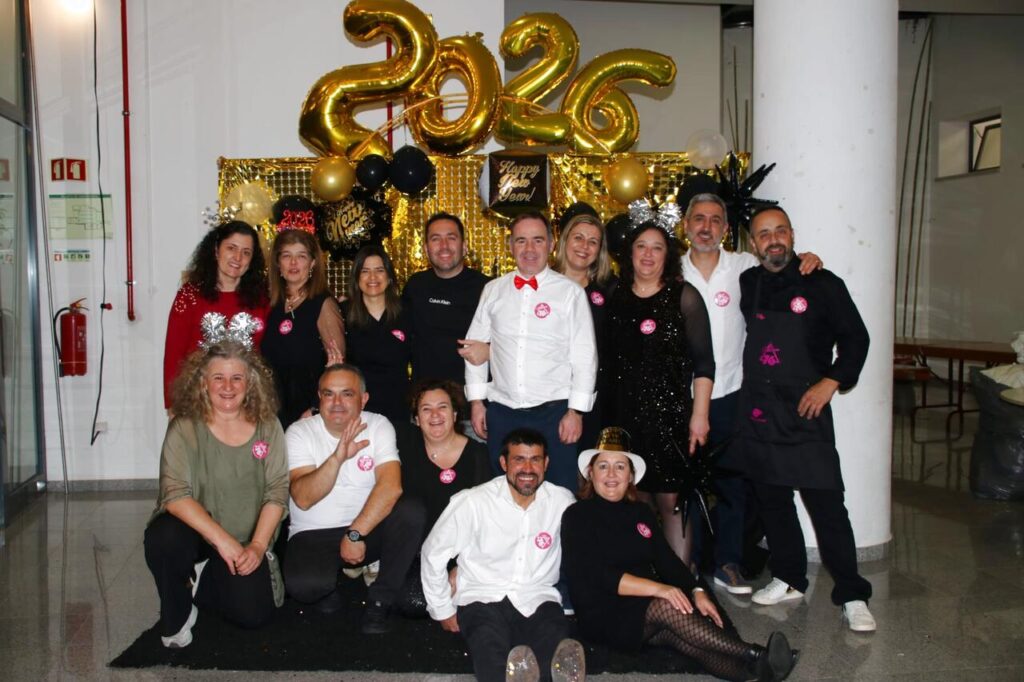 Esta imagem não tem texto alternativo. O nome do ficheiro é: Festeiros-do-Senhor-dos-Aflitos-organizam-entrada-no-novo-ano-com-musica-e-convivio.jpg