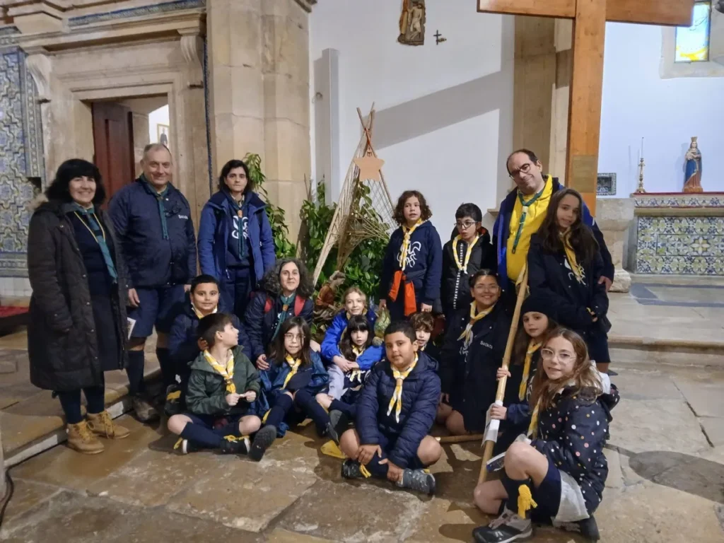 Esta imagem não tem texto alternativo. O nome do ficheiro é: Lobitos-da-Se-de-Leiria-resgatam-Branca-de-Neve-em-aventura-por-Tomar.webp