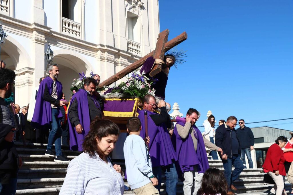 Esta imagem não tem texto alternativo. O nome do ficheiro é: Santuario-dos-Milagres-recebe-Procissao-dos-Passos-e-Sermao-do-Encontro.jpg