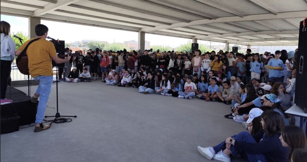 Esta imagem não tem texto alternativo. O nome do ficheiro é: Alunos-do-Colegio-Nossa-Senhora-de-Fatima-participam-no-XIII-Interescolas-de-EMRC.jpg