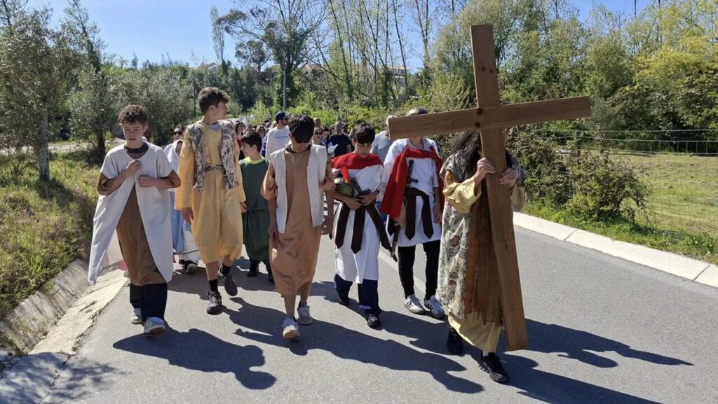 Esta imagem não tem texto alternativo. O nome do ficheiro é: Comunidade-de-Carvide-celebra-intensamente-a-Semana-Santa-e-a-Pascoa.jpg