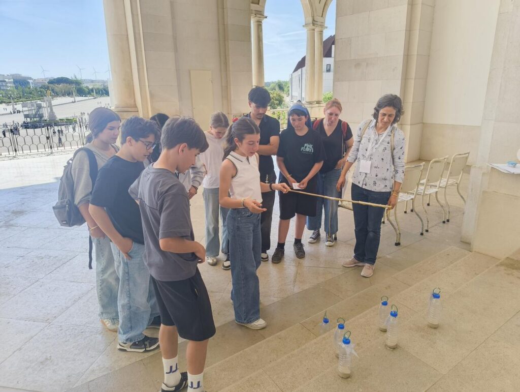 Esta imagem não tem texto alternativo. O nome do ficheiro é: Jovens-do-Cercal-participam-no-encontro-ENDIBA-em-Fatima.jpg