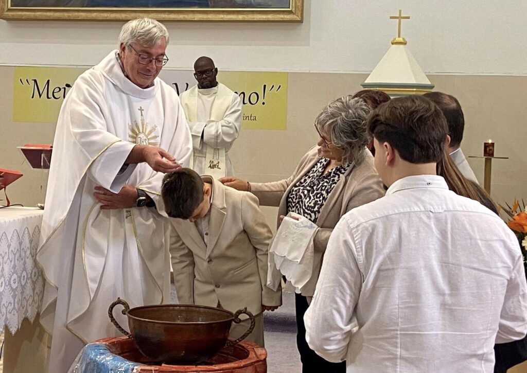 Esta imagem não tem texto alternativo. O nome do ficheiro é: Paroquia-de-Fatima-celebra-batismos-de-criancas-jovens-e-utentes-do-Centro-Joao-Paulo-II.jpg