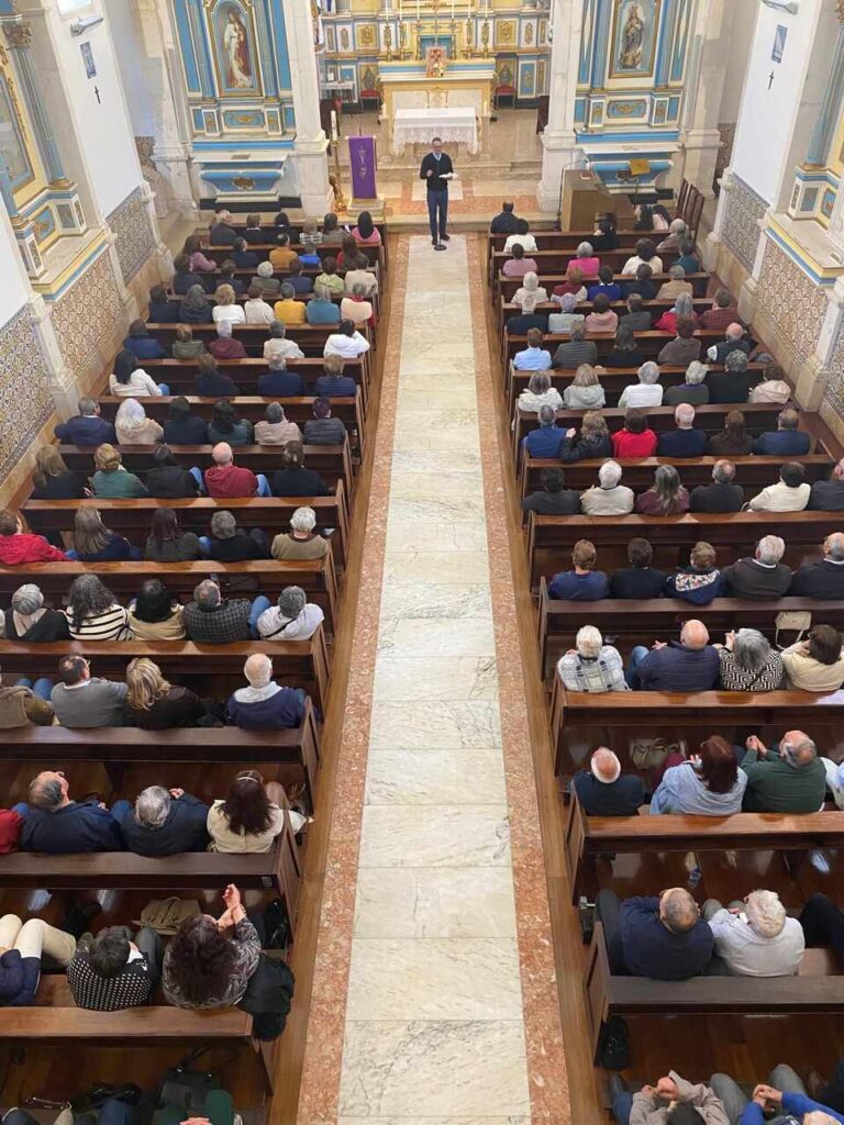 Esta imagem não tem texto alternativo. O nome do ficheiro é: Tardes-de-Louvor-renovam-fe-nas-paroquias-da-Unidade-Pastoral.jpg