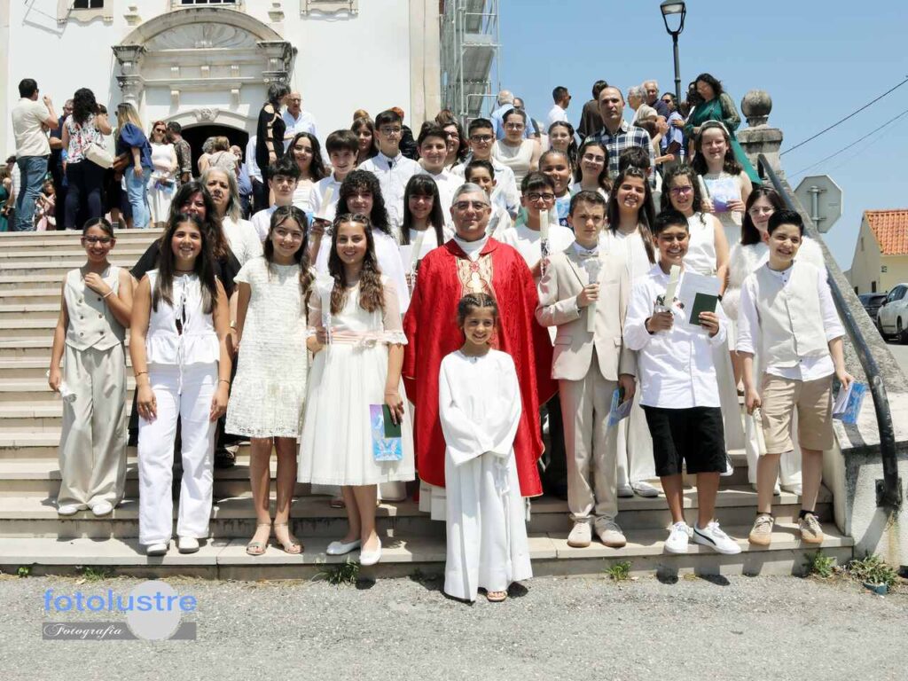 Esta imagem não tem texto alternativo. O nome do ficheiro é: Adolescentes-da-paroquia-de-Amor-celebram-a-sua-Profissao-de-Fe.jpg