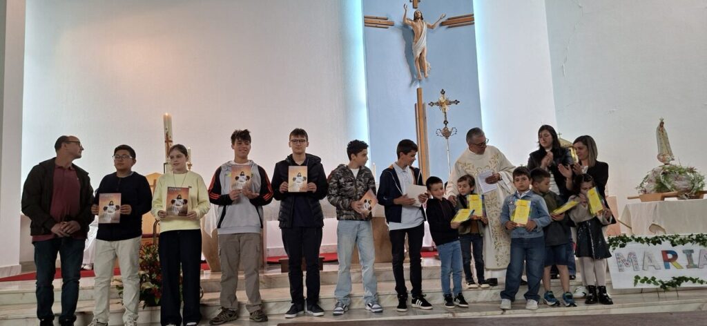 Esta imagem não tem texto alternativo. O nome do ficheiro é: Adolescentes-e-criancas-celebram-Festa-da-Vida-e-da-Ave-Maria-na-Ribeira-do-Farrio.jpg