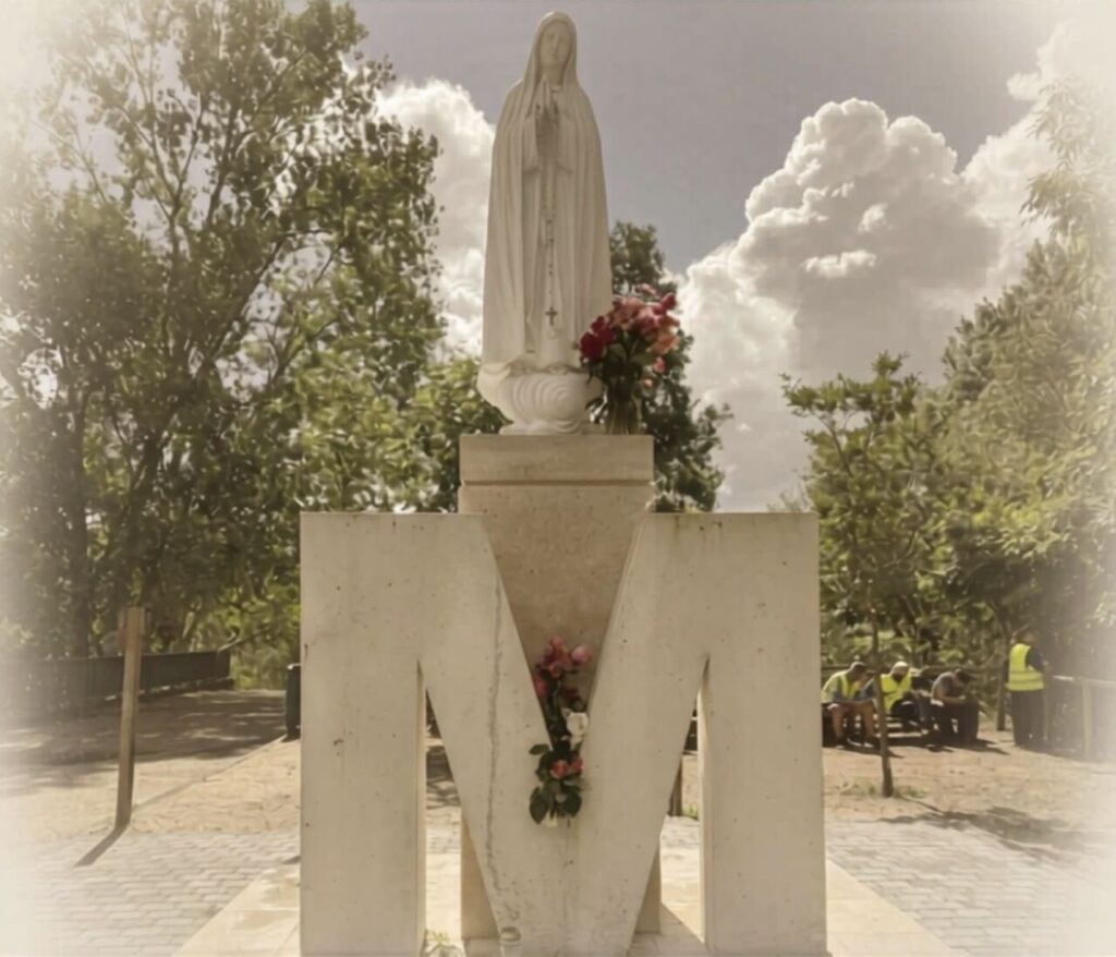 Esta imagem não tem texto alternativo. O nome do ficheiro é: Imagem-de-Nossa-Senhora-de-Fatima-inaugurada-nas-Meirinhas.jpg