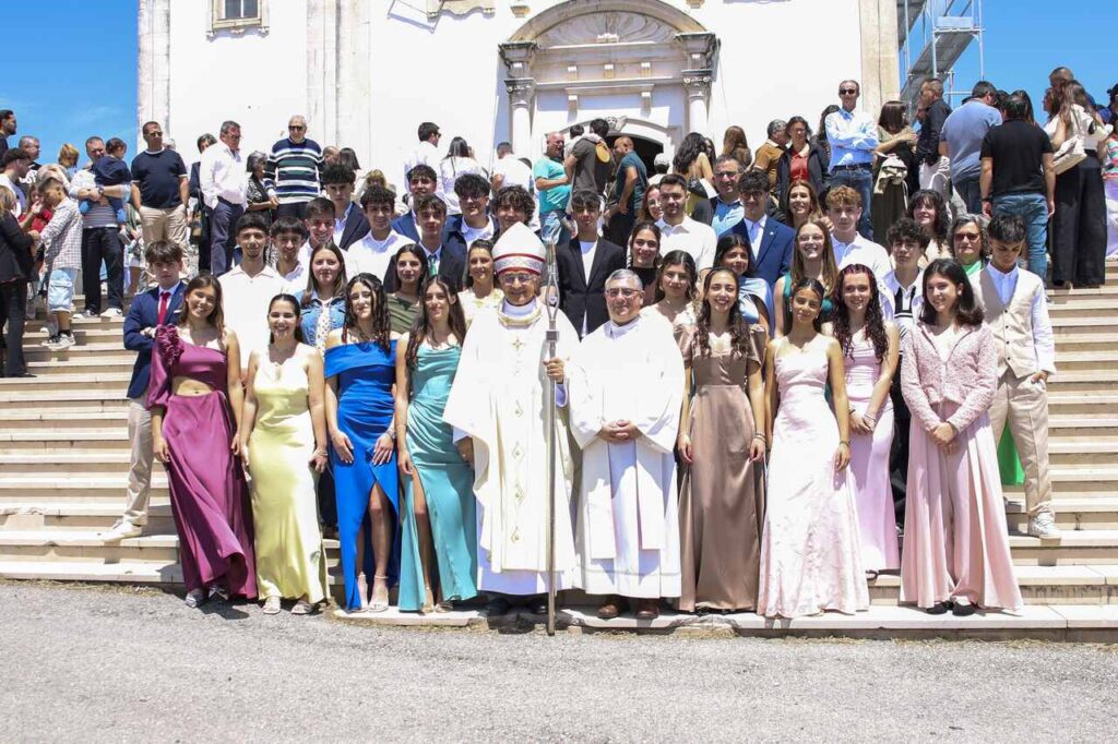 Esta imagem não tem texto alternativo. O nome do ficheiro é: Jovens-de-Amor-recebem-o-Crisma-e-sao-desafiados-a-22ir-a-jogo22.jpg