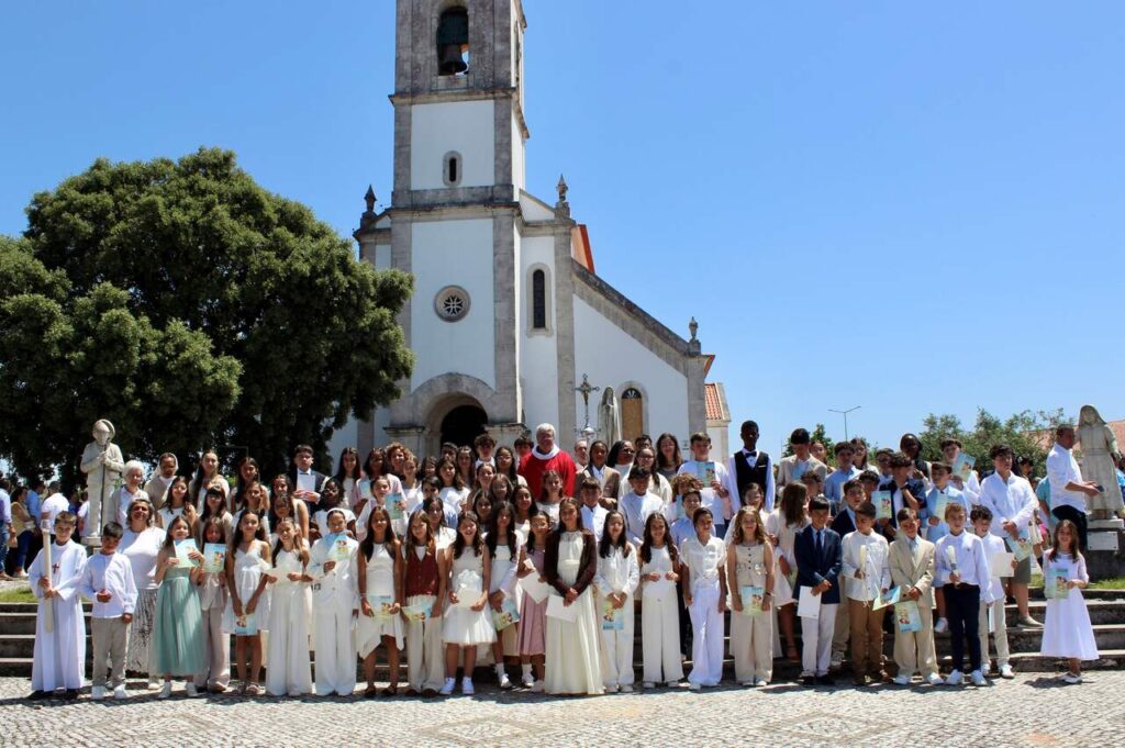 Esta imagem não tem texto alternativo. O nome do ficheiro é: Jovens-renovaram-as-promessas-do-Batismo-em-Fatima.jpg