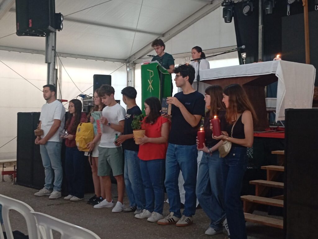 Esta imagem não tem texto alternativo. O nome do ficheiro é: Arrimal-e-Mendiga-Primeira-Missa-do-Estudante.jpg