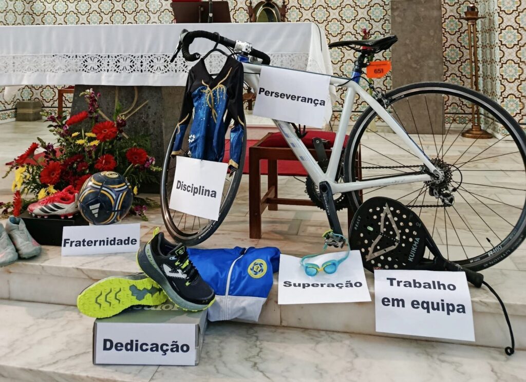 Esta imagem não tem texto alternativo. O nome do ficheiro é: Comunidade-da-Maxieira-celebra-bencao-do-atleta-na-paroquia-de-Fatima.jpg