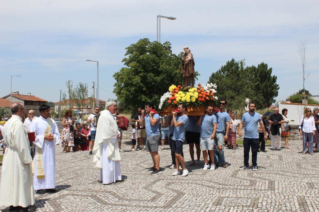 Esta imagem não tem texto alternativo. O nome do ficheiro é: Festas-populares-enchem-Fatima-de-fe-tradicao-e-convivio.jpg