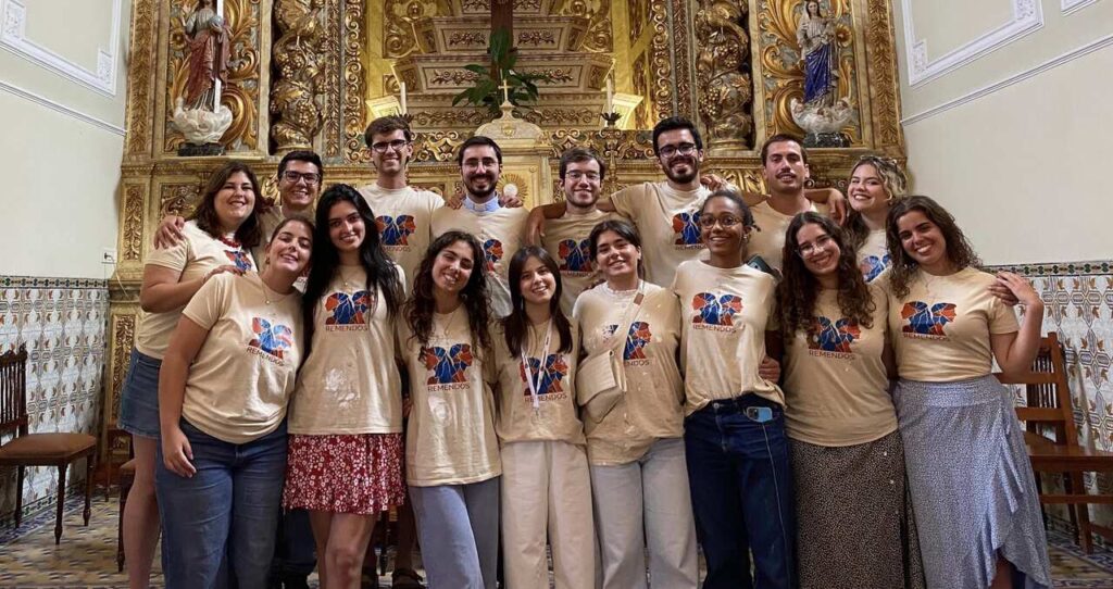 Esta imagem não tem texto alternativo. O nome do ficheiro é: Grupo-de-20-voluntarios-dedicou-uma-semana-a-reconstrucao-e-ao-apoio-comunitario-no-Souto-da-Carpalhosa.jpg
