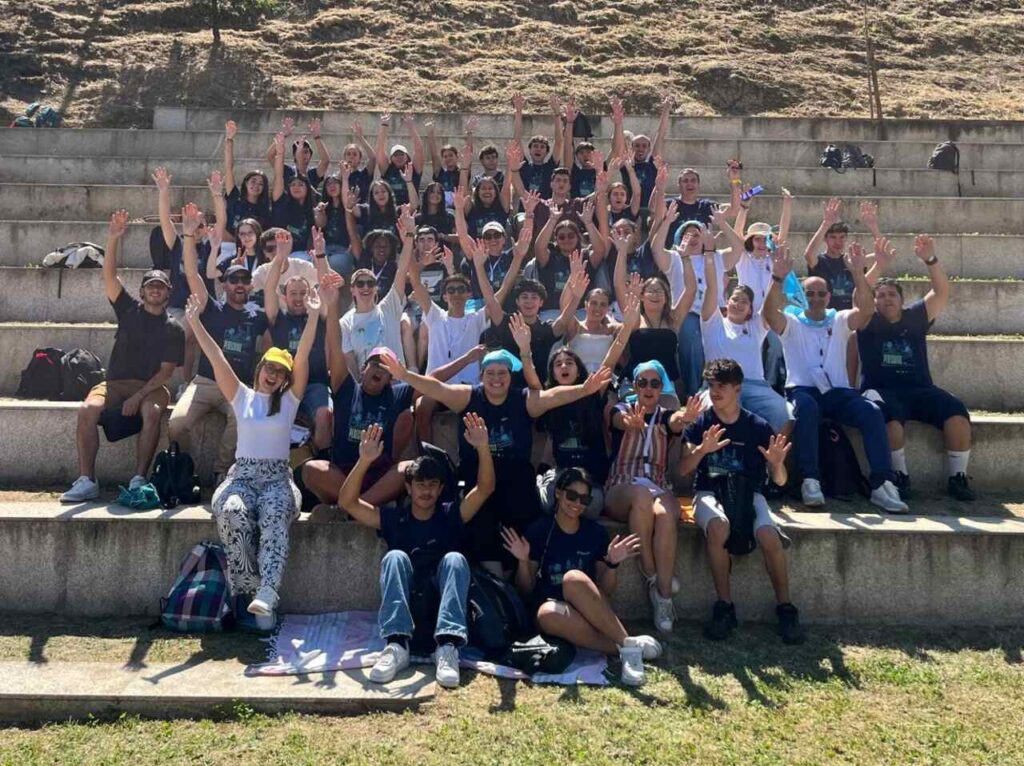 Esta imagem não tem texto alternativo. O nome do ficheiro é: 60-Jovens-de-Leiria-Fatima-participaram-no-Rejoice-em-Lamego.jpg