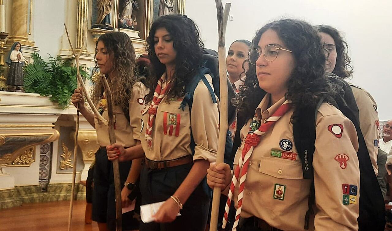 Imagem actual: Amor celebra Partidas de três Caminheiras