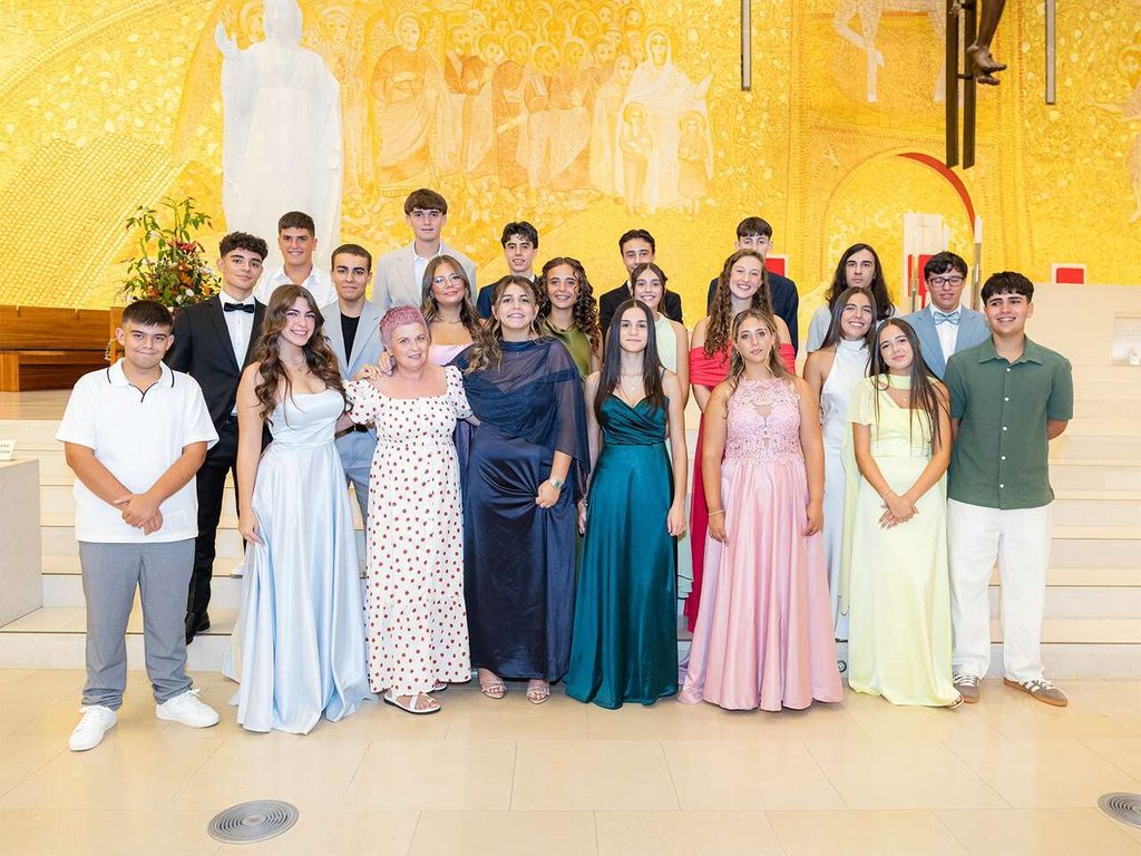 Imagem actual: Jovens de São Mamede celebram Crisma em Fátima