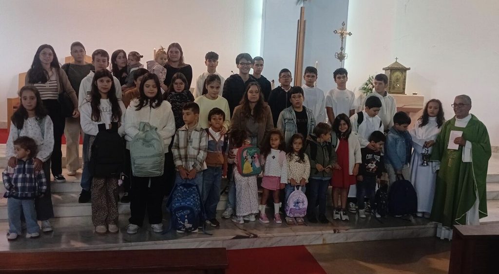 Imagem actual: De mochila às costas, lado a lado com Jesus na Ribeira do Fárrio