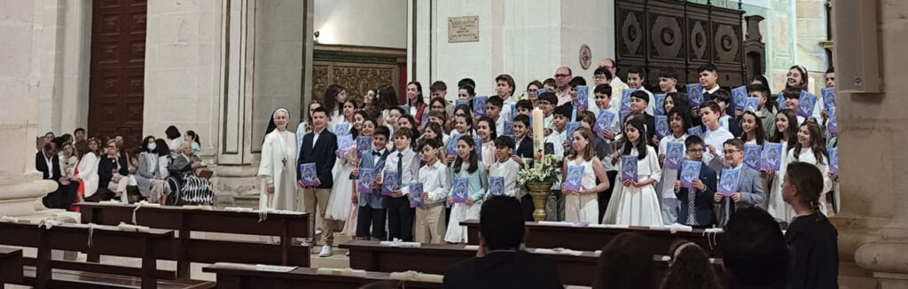 Esta imagem não tem texto alternativo. O nome do ficheiro é: Adolescentes-da-Se-e-do-Colegio-de-Fatima-celebram-a-profissao-de-fe.jpg