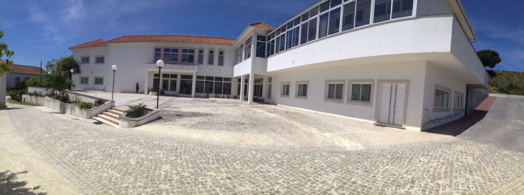 Esta imagem não tem texto alternativo. O nome do ficheiro é: Escola-Monsenhor-Jose-Galamba-de-Oliveira-EMJGO.jpg