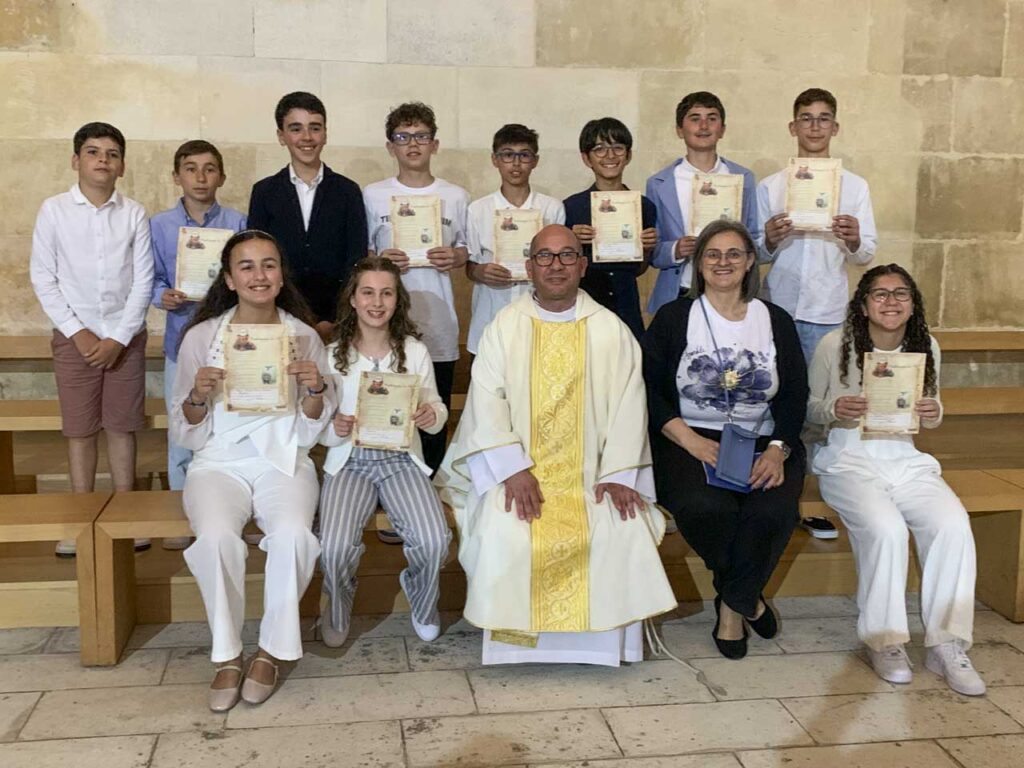 Esta imagem não tem texto alternativo. O nome do ficheiro é: Profissao-de-Fe-dos-adolescentes-da-Golpilheira.jpg